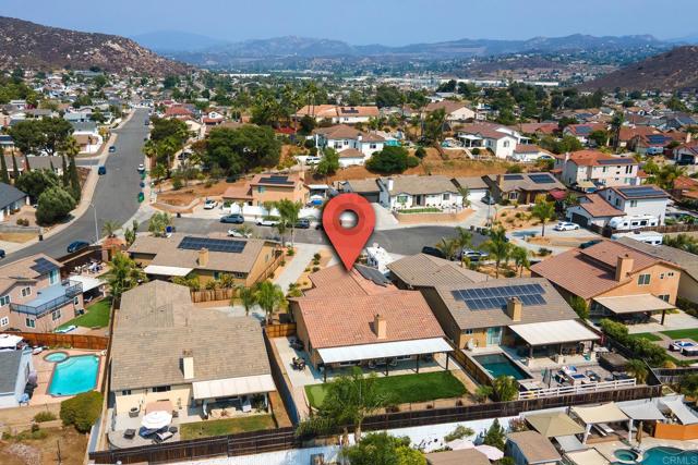 10252 Casa Ct, Santee CA: https://media.crmls.org/mediaz/8de63708-38f8-4298-98cb-dc45699b4a20.jpg