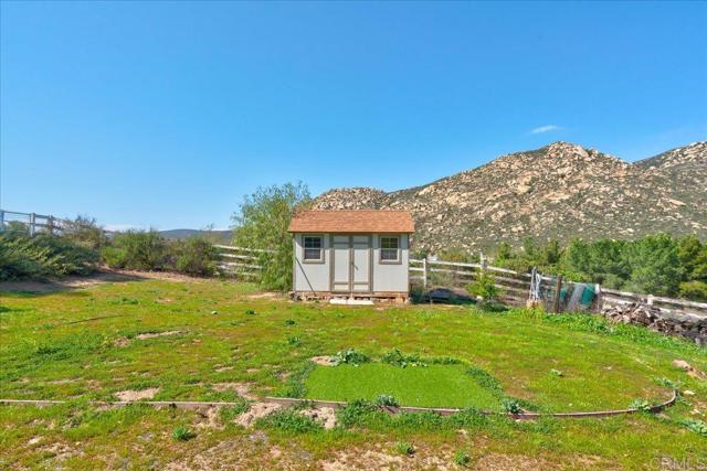 15720 Zeigler Court, Ramona CA: https://media.crmls.org/mediaz/8de6445b-75ca-4214-a9aa-556f5840daf4.jpg