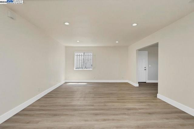 3251 Hyde St, Oakland CA: https://media.crmls.org/mediaz/8de726de-6074-4dff-b601-a0b5cfc8d8cd.jpg