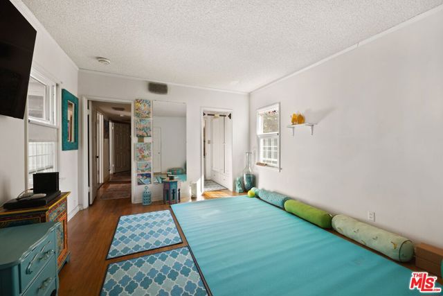 6655 Lindley Avenue, Reseda CA: https://media.crmls.org/mediaz/8de757dd-8ac2-4bcd-ad88-ee22b2125350.jpg