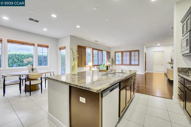131 Wittenham Ct, San Ramon CA: https://media.crmls.org/mediaz/8de76059-f70e-4884-b063-d88cfb229393.jpg