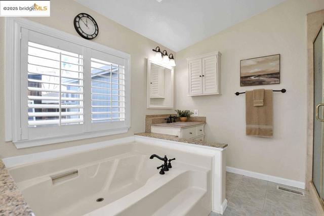 4985 Bixler Road, Byron CA: https://media.crmls.org/mediaz/8de76264-1242-4e03-94bc-28dd17d91255.jpg