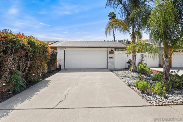 568 Carrie Cir, San Marcos CA: https://media.crmls.org/mediaz/8de76db0-c39c-44f0-bf94-1cb8de89c993.jpg