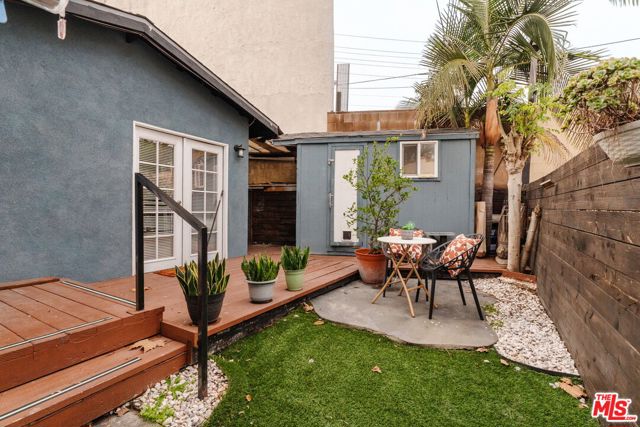 4427 Alumni Avenue, Los Angeles CA: https://media.crmls.org/mediaz/8de7e1c9-d0a4-4be4-96cf-42aa72ae8a99.jpg