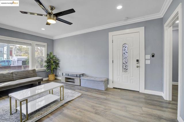 2419 Linden St, Oakland CA: https://media.crmls.org/mediaz/8de859a5-a086-4a73-81aa-987550414b2f.jpg