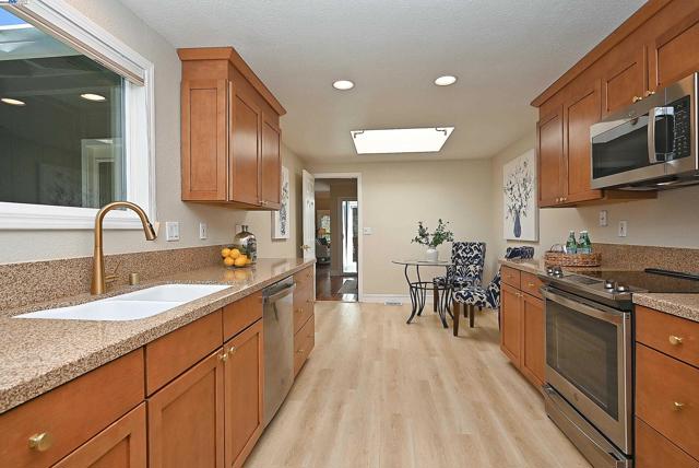 1976 Saint George Rd, Danville CA: https://media.crmls.org/mediaz/8de87d21-115f-40c5-8b3a-1653d2a3b5e2.jpg