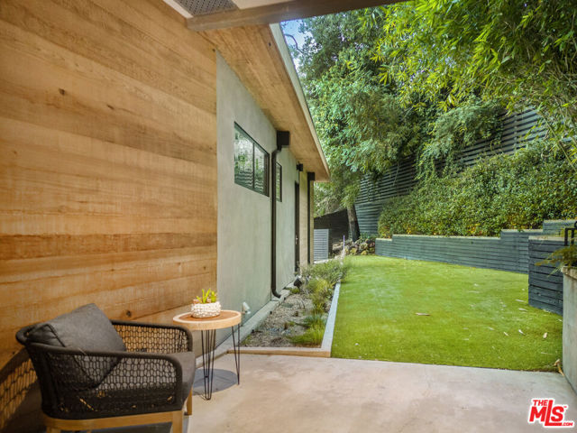 727 N Beverly Glen Boulevard, Los Angeles CA: https://media.crmls.org/mediaz/8de8c7ad-384d-42c2-80c8-a78462ea4123.jpg