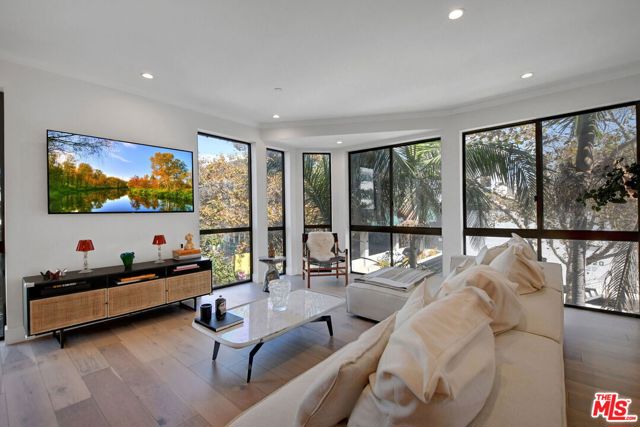 121 South Canon Drive, 201 photo 8
