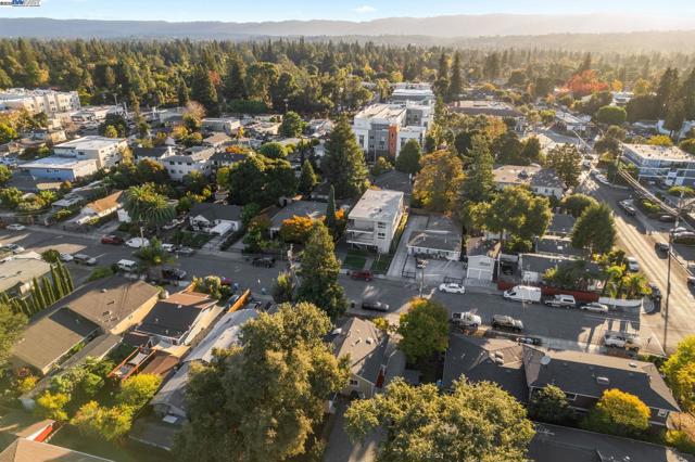 2825 Marlborough Avenue, Redwood City CA: https://media.crmls.org/mediaz/8de9228a-22aa-431a-98d4-71478a8e28d4.jpg