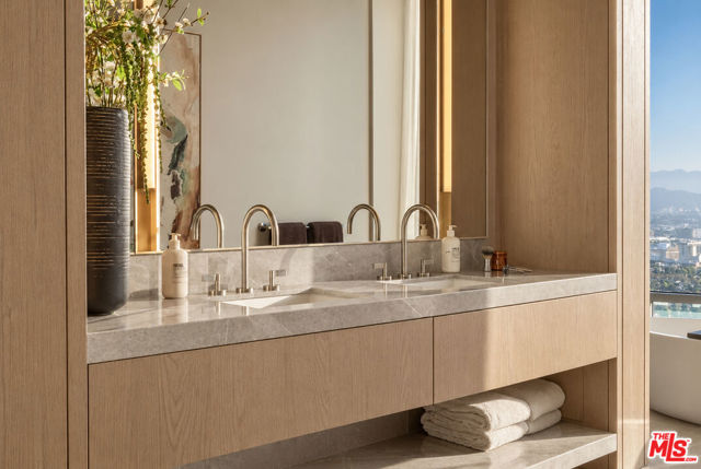 211 West Elm Court, 35B photo 7