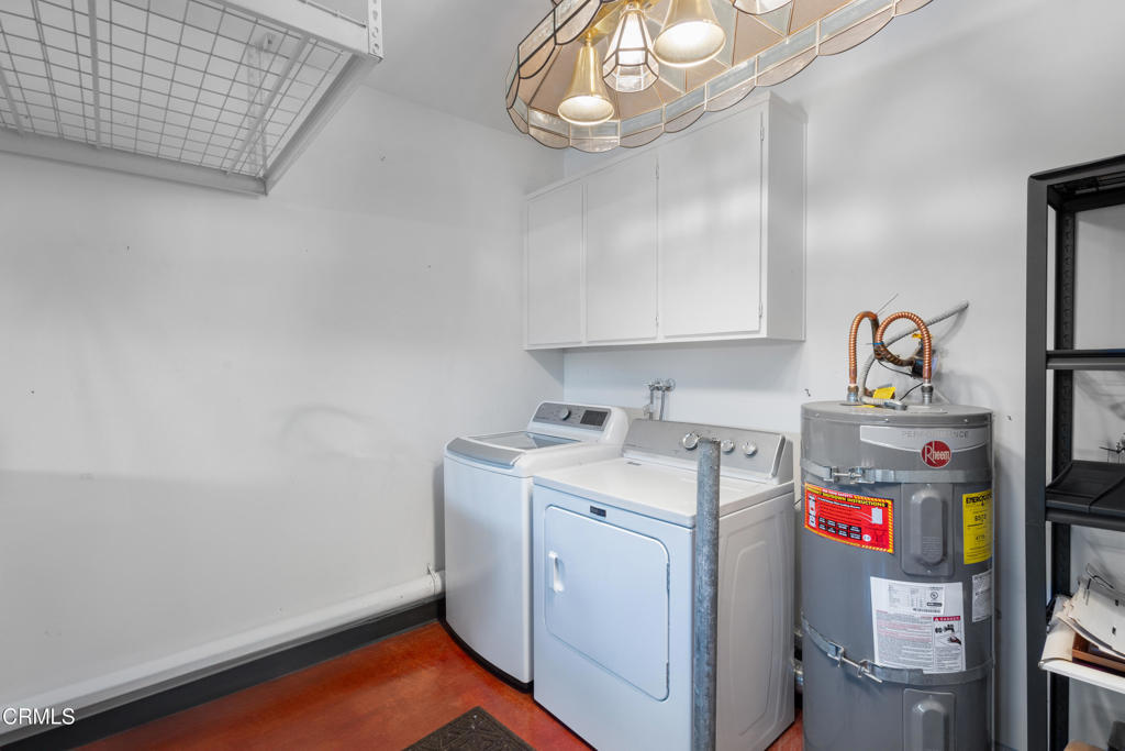 https://media.crmls.org/mediaz/8de9c053-f46c-4591-9408-535a218e5731.jpg?preset=X-Large