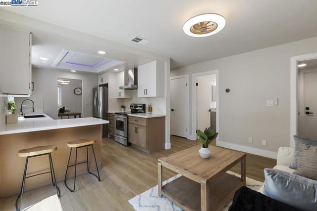 1656 Briarcrest Ct, San Jose CA: https://media.crmls.org/mediaz/8dea3d33-7873-4a92-8638-dccb5f5c61a1.jpg