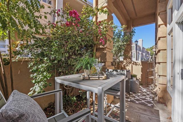 Detail Gallery Image 6 of 33 For 7122 Calabria Ct #E,  San Diego,  CA 92122 - 3 Beds | 2/1 Baths