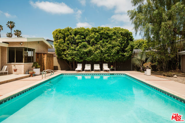 4110 Pine Avenue, Long Beach CA: https://media.crmls.org/mediaz/8deb7945-c291-42f7-99d8-38fecf6a63cc.jpg