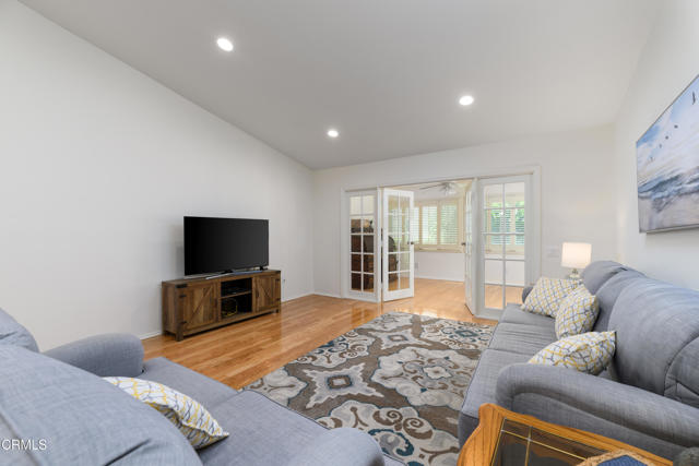 33229 Village 33, Camarillo CA: https://media.crmls.org/mediaz/8dec3647-1f50-43ba-96c4-cb55f1205033.jpg