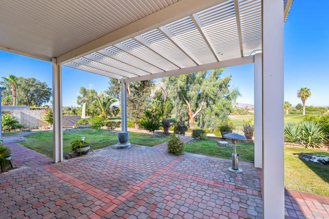 204 Fairway Drive, Needles CA: https://media.crmls.org/mediaz/8deca97d-6553-4fc3-807c-8f3d37e65bb6.jpg