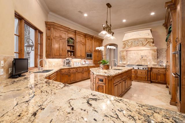 4955 Rancho Del Mar Trail, San Diego CA: https://media.crmls.org/mediaz/8decc280-97b8-4d14-b490-c2d6fb5ab45e.jpg