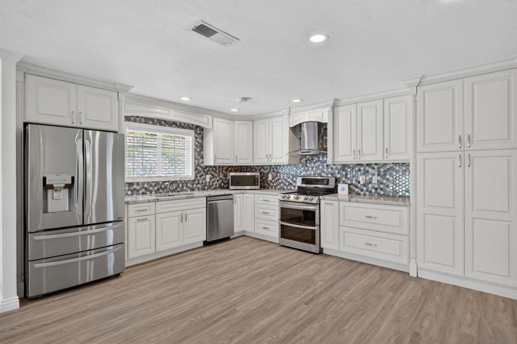 11225 Madrigal St - photo 15