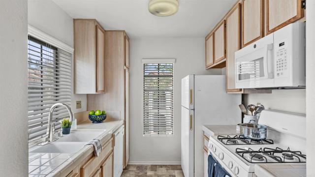 Detail Gallery Image 12 of 41 For 10684 Dabney Dr #106,  San Diego,  CA 92126 - 2 Beds | 2 Baths
