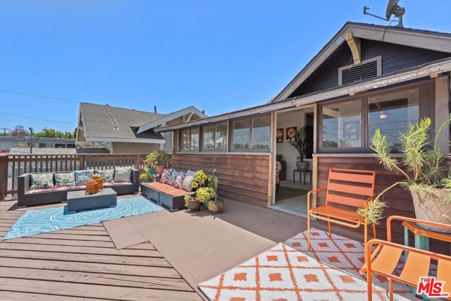 1654 5th Avenue, Los Angeles CA: https://media.crmls.org/mediaz/8dee20ae-083a-4e25-b1a9-542cc21740e5.jpg