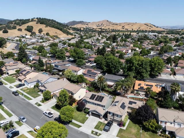 1417 Briarberry Lane, Gilroy CA: https://media.crmls.org/mediaz/8deeb4f7-21e1-4d62-b6c3-fdcadd1e7ff3.jpg