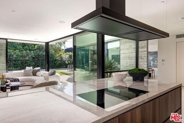 2831 Malcolm Avenue, Los Angeles CA: https://media.crmls.org/mediaz/8deedddc-ea6b-41d3-9ea9-340c59123c29.jpg