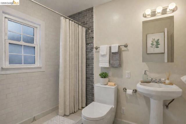 3114 california, Berkeley CA: https://media.crmls.org/mediaz/8def8f99-3837-4aef-a8b1-e4b95efab8e5.jpg