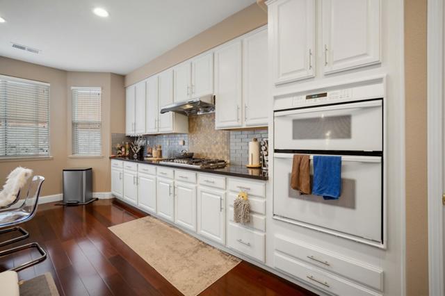 4455 Ocean Heights Court, Seaside CA: https://media.crmls.org/mediaz/8defb247-e4c6-462a-96c7-2a2531a39b53.jpg