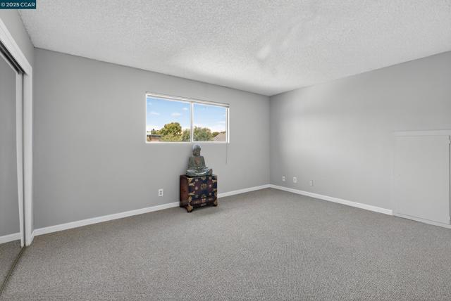 2173 Madrone Dr, Fairfield CA: https://media.crmls.org/mediaz/8df068a6-b3d1-4934-81d2-aed2079af41f.jpg