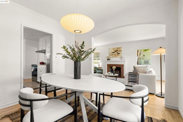 2451 Carmel St, Oakland CA: https://media.crmls.org/mediaz/8df0b475-d629-44f6-9cad-779b64751c35.jpg