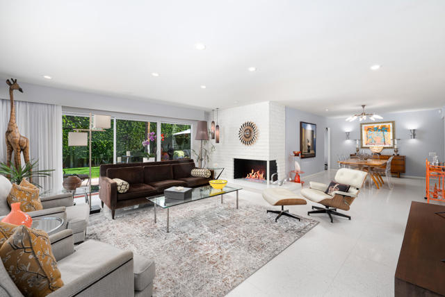 444 N Burton Way, Palm Springs CA: https://media.crmls.org/mediaz/8df0b937-c810-48f2-bce3-b2e609f2ae33.jpg