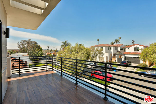 1622 S Mansfield Avenue, Los Angeles CA: https://media.crmls.org/mediaz/8df0d7f8-1313-400e-9140-96c9b4f64133.jpg