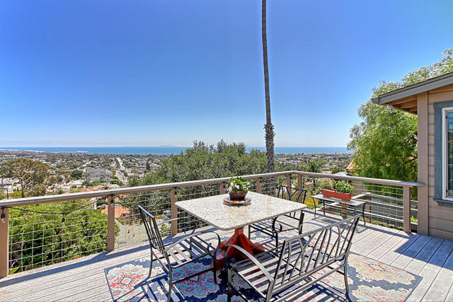 2108 Sunset Drive, Ventura CA: https://media.crmls.org/mediaz/8df0f605-e540-410a-8224-5c95910779e1.jpg