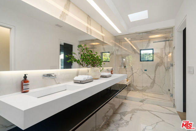 1146 Sierra Alta Way, Los Angeles CA: https://media.crmls.org/mediaz/8df10ba5-bd83-40a2-bc0c-087a1da0738d.jpg