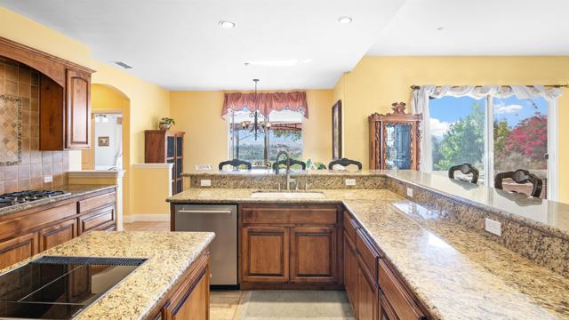 40487 Rock Mountain Drive, Fallbrook CA: https://media.crmls.org/mediaz/8df1449f-3462-41d1-90d8-ebe811696cd9.jpg