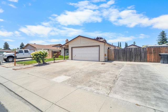 257 Robert Avenue, Ripon CA: https://media.crmls.org/mediaz/8df14819-bb10-49f0-9011-d7479b55d7d2.jpg