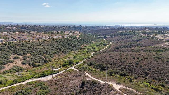 641 Serrano Ln, Chula Vista CA: https://media.crmls.org/mediaz/8df16973-4e0c-4594-a2ac-7ceba6765007.jpg