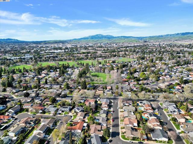 2369 Woodthrush Way, Pleasanton CA: https://media.crmls.org/mediaz/8df17c93-e6a3-404a-80f9-215947e1a84b.jpg