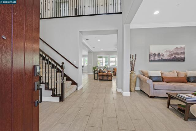 5057 Volterra Ct, Dublin CA: https://media.crmls.org/mediaz/8df1c922-e66a-48d4-96a9-7f318ed61ade.jpg