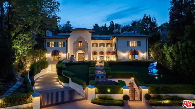 4009 Valley Meadow Road, Encino CA: https://media.crmls.org/mediaz/8df23d40-2acd-44c3-a330-c2ba2e658dec.jpg