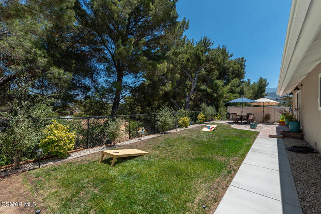 364 Longwood Court, Thousand Oaks CA: https://media.crmls.org/mediaz/8df26737-4950-4da0-8596-8033705e521a.jpg