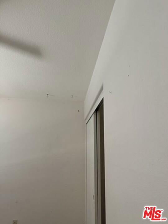 https://media.crmls.org/mediaz/8df2ae74-f47a-45eb-bc72-973799d3fc21.jpg?preset=X-Large