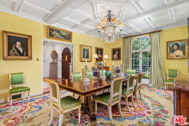 434 S Muirfield Road, Los Angeles CA: https://media.crmls.org/mediaz/8df2e2bc-b4a5-4e0b-be11-e84a9cb45a07.jpg