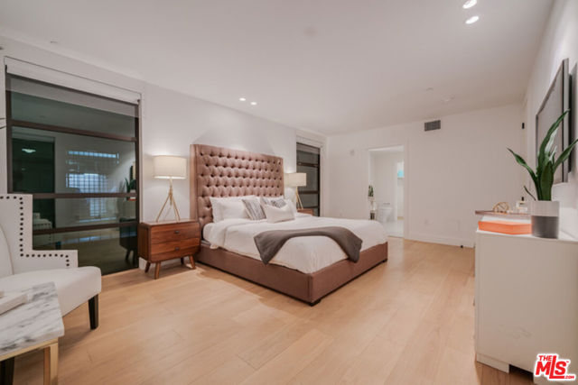10777 WILSHIRE Boulevard, Los Angeles CA: https://media.crmls.org/mediaz/8df2f467-c4d1-46b4-8948-6eca8e9fdf53.jpg