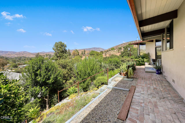 9728 Shadow Island Drive, Shadow Hills CA: https://media.crmls.org/mediaz/8df3b554-8d09-4354-941d-99fe6f386afd.jpg