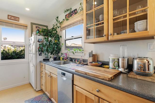 390 36th Avenue, Santa Cruz CA: https://media.crmls.org/mediaz/8df40fd3-0dea-437e-9b2d-8587af3f5b67.jpg