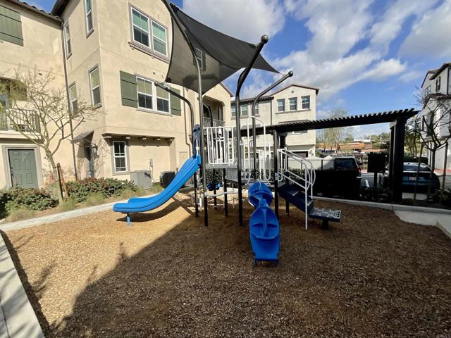 Detail Gallery Image 34 of 42 For 419 Atlas, Escondido,  CA 92025 - 2 Beds | 2/1 Baths