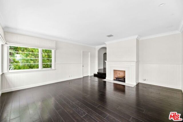 9233 1/2 Doheny Road, West Hollywood CA: https://media.crmls.org/mediaz/8df5115f-7afb-4d22-bb9f-1ccd6283485e.jpg
