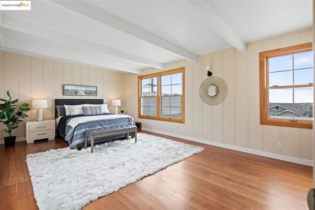 262 Byxbee St, San Francisco CA: https://media.crmls.org/mediaz/8df556ad-0216-4ee0-b45c-44ebedc19539.jpg