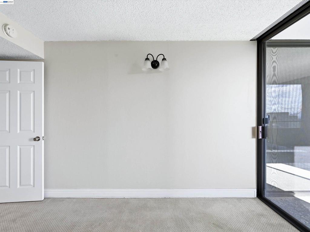 https://media.crmls.org/mediaz/8df56746-2fe0-42f5-8fac-937889e0d82b.jpg?preset=X-Large